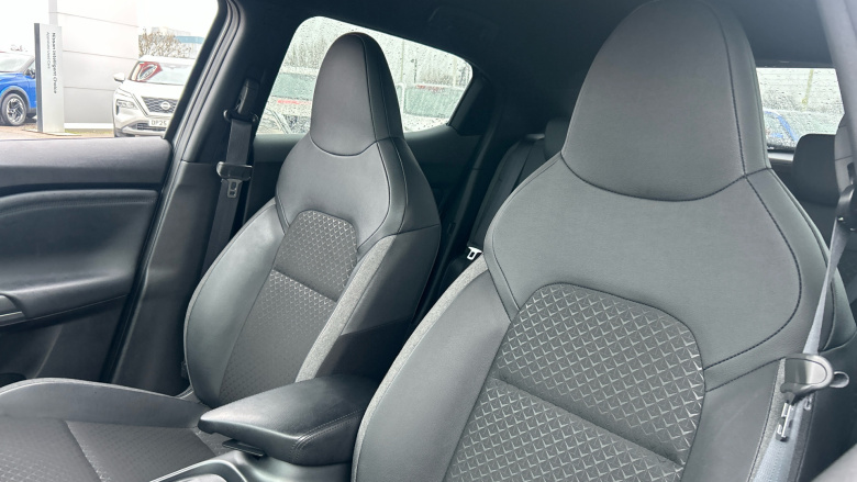 Nissan Juke 1.0 DiG-T N-Connecta 5dr DCT Petrol Hatchback